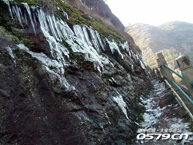 疯狂猜图 冰天雪地_疯狂猜图雪地有辆火车答案 疯狂猜图电影电视中雪地有辆火车是什么 ...(3)