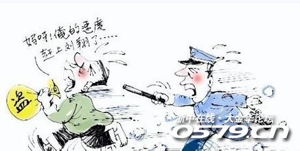 便衣队员化身"跑男"追小偷!