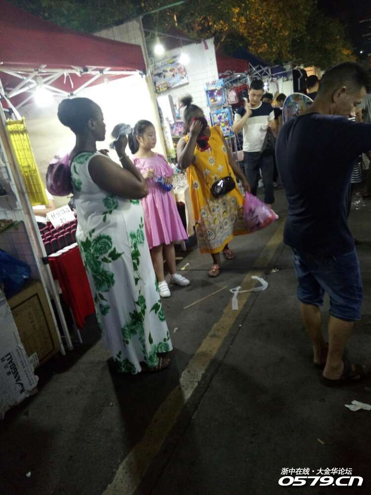 带你们看看义乌宾王夜市