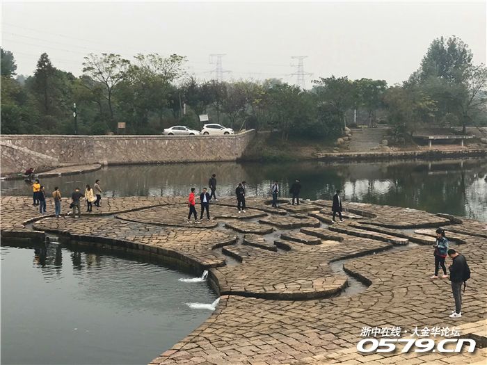 这是苏孟堰,堰坝以婺州窑为题,提取