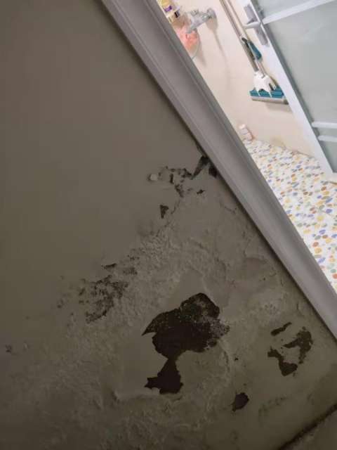 家里卫生间漏水漏到楼下怎么办