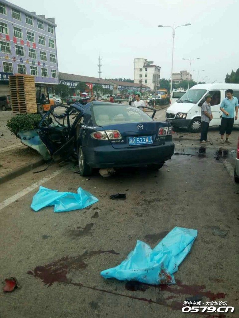 今早永康杜山头发生惨烈车祸,车里一男一女死亡(图)