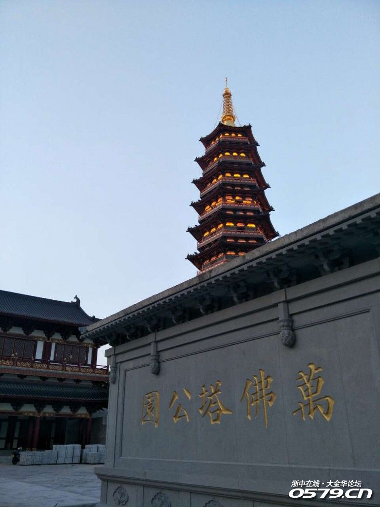 简游万佛塔公园