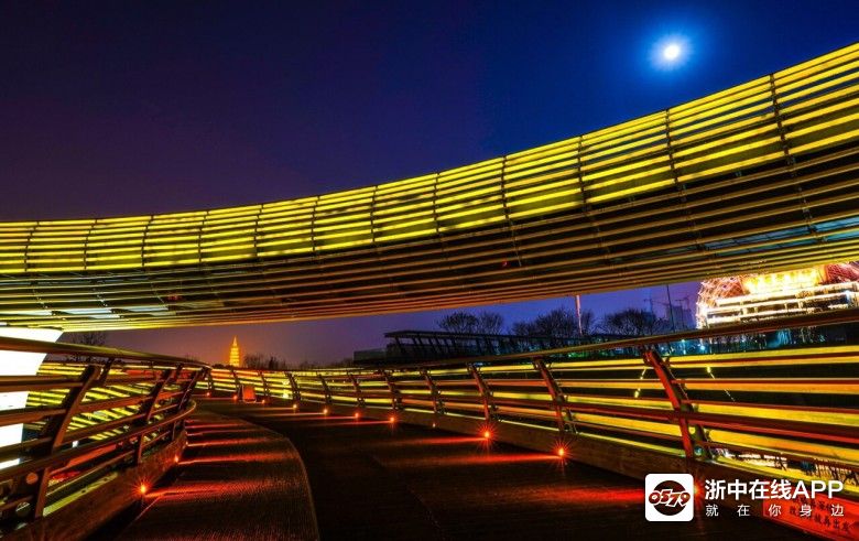 彩虹桥夜景