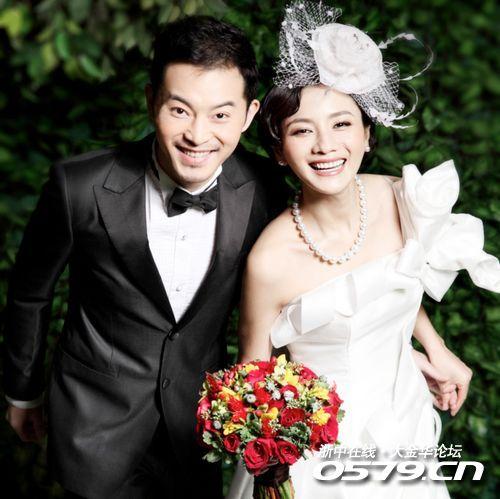 这一年,杨魏玲花和徐明朝结婚了.