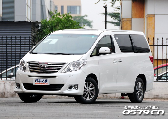 通缉人肉杭州的丰田埃尔法保姆车白色的是个戴眼镜的胖子开的