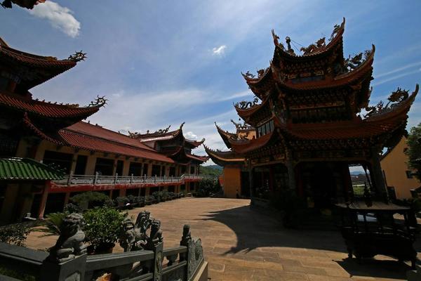 华丽的东阳清塘玉佛禅院