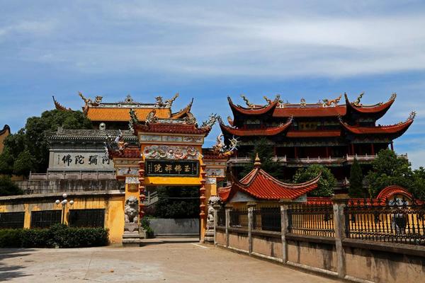 华丽的东阳清塘玉佛禅院