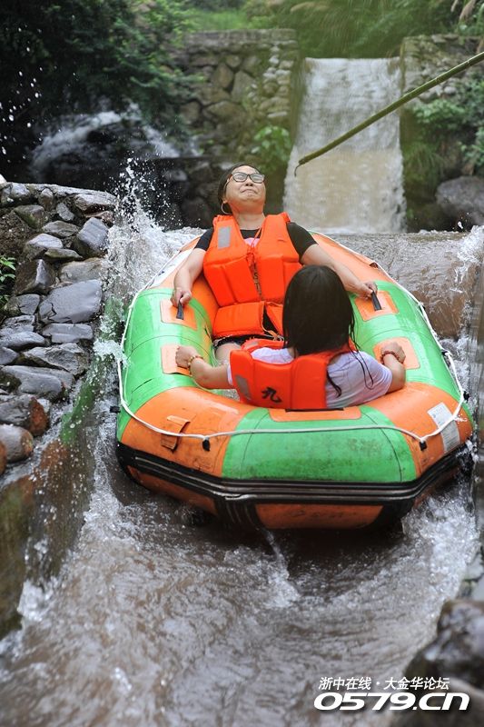 7月的今天,车友们集合出发去"九龙谷"漂流,发完所有照片才能结束,我错