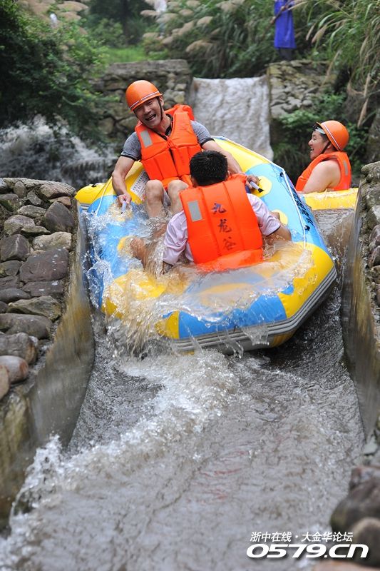 7月的今天,车友们集合出发去"九龙谷"漂流,发完所有照片才能结束,我错