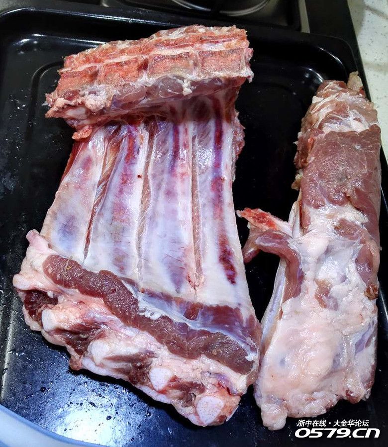 2,另一面用刀割开筋膜