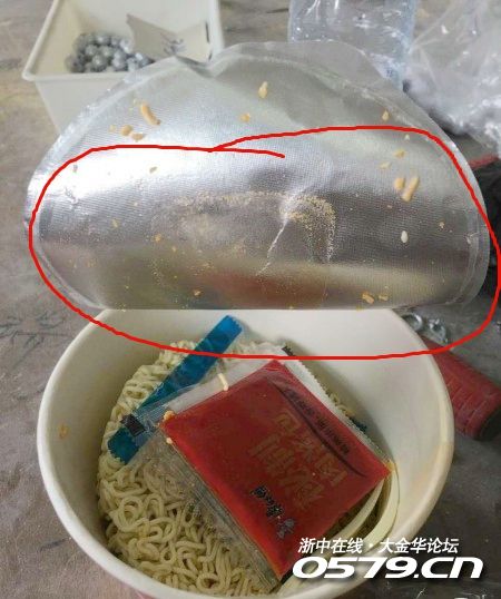买了桶康师傅方便面,一打开恶心死了!