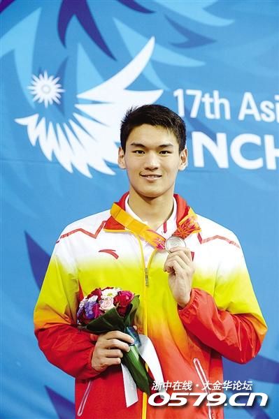 徐嘉余夺冠了,中国男子仰泳第一个世界冠军.浙江骄傲!