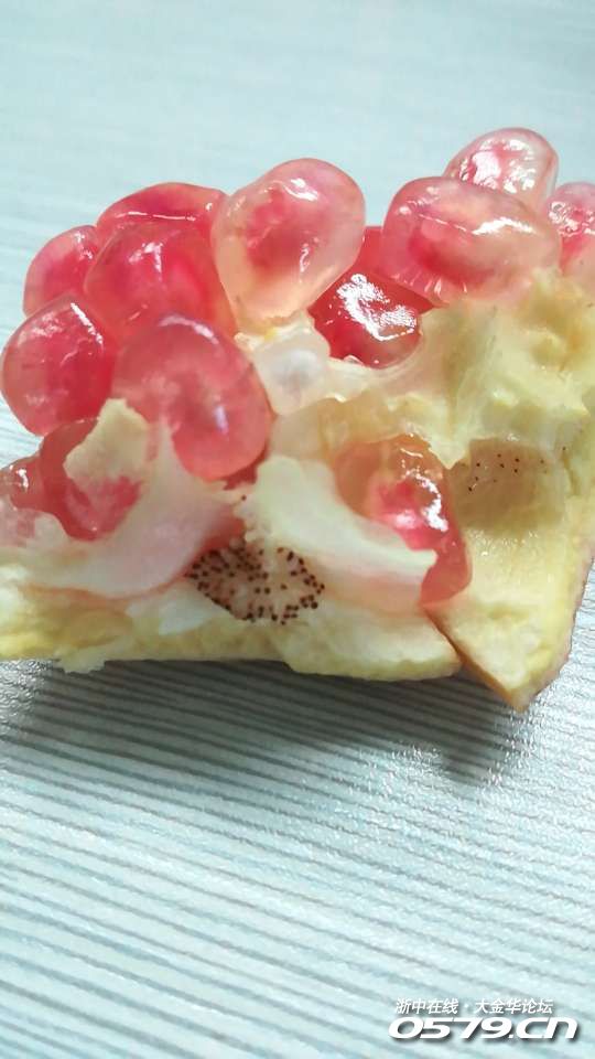 石榴里面有这个东西能吃吗?