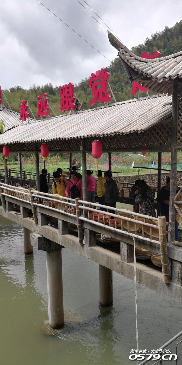 汤溪塔石乡塘头村,看到有精美的竹编.