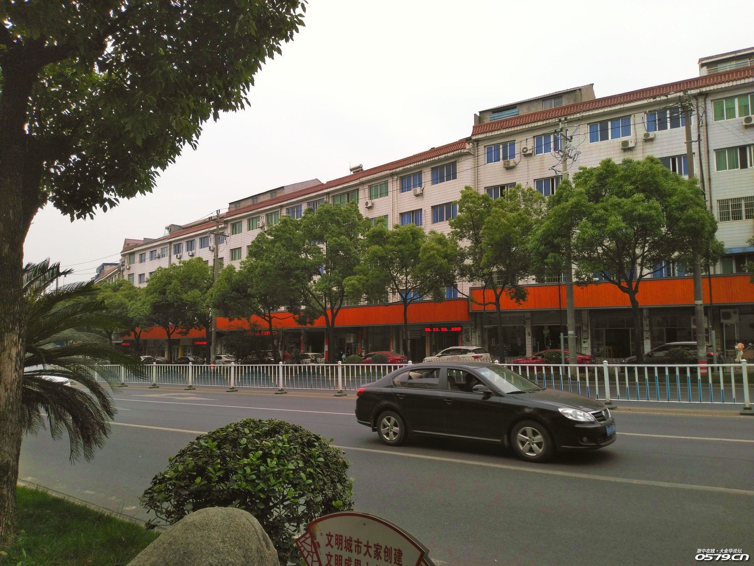 金华东关延长线金瓯路城市亮化工程结束后这里将会是一条幽静的小吃街