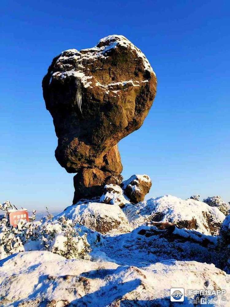 浦江美女峰雪景图片