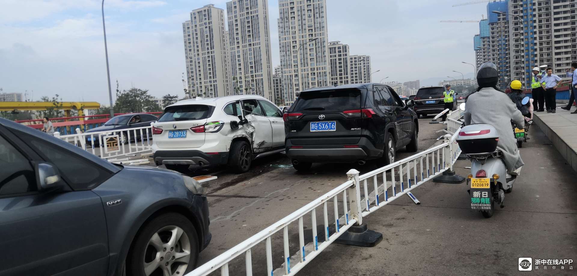 双龙大桥发生交通事故,南往北大堵车