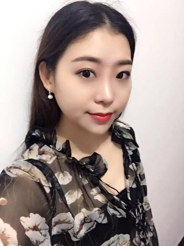 主要家庭成员:爸爸妈妈,妹妹.