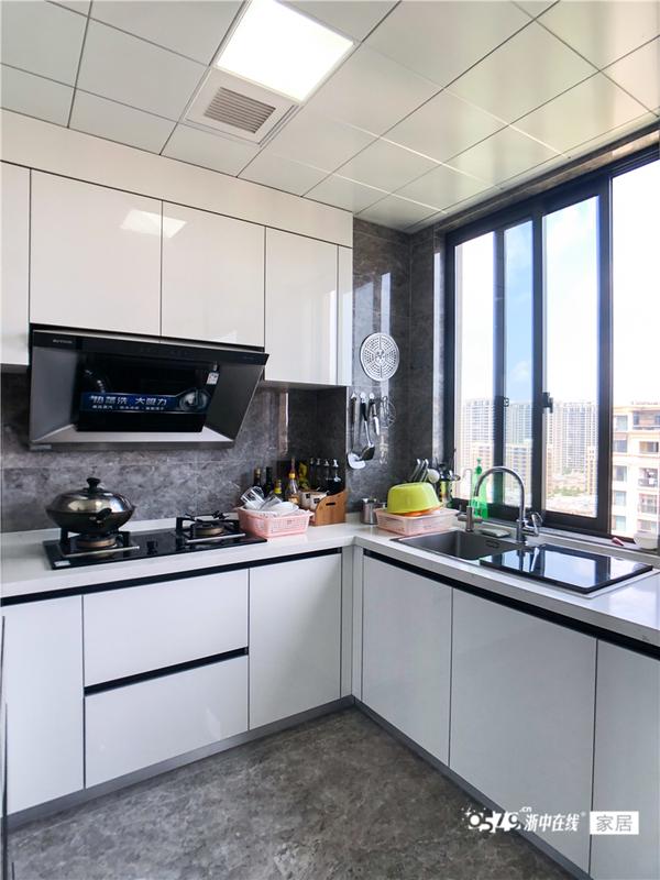 第102期【小编探家】:142平现代轻奢半包12万,金华这对小夫妻的新家真