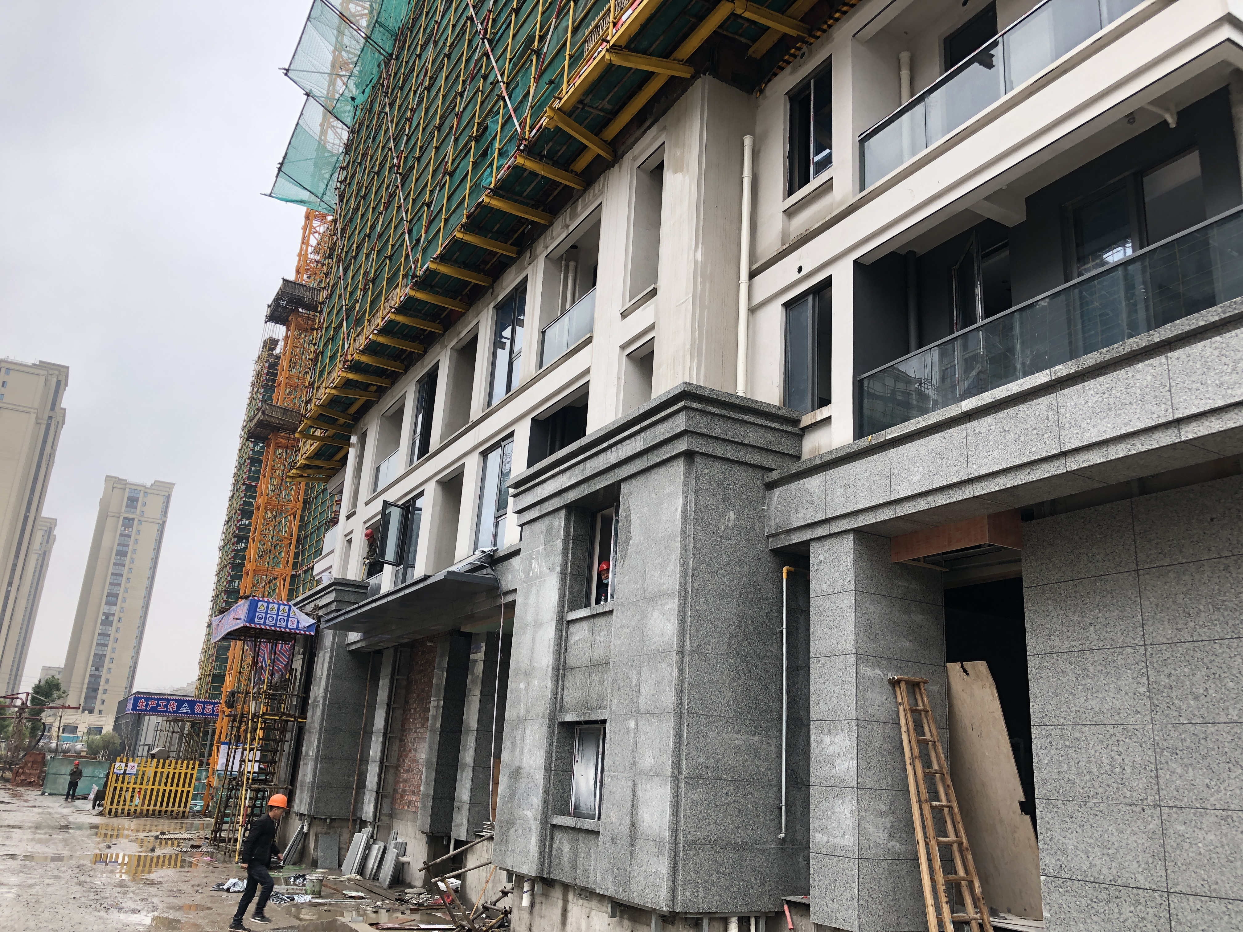 湖海塘边上的新楼盘有人了解吗?听说对面就是学校.