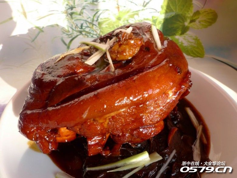 肉酥皮糯的---------冰糖蹄膀