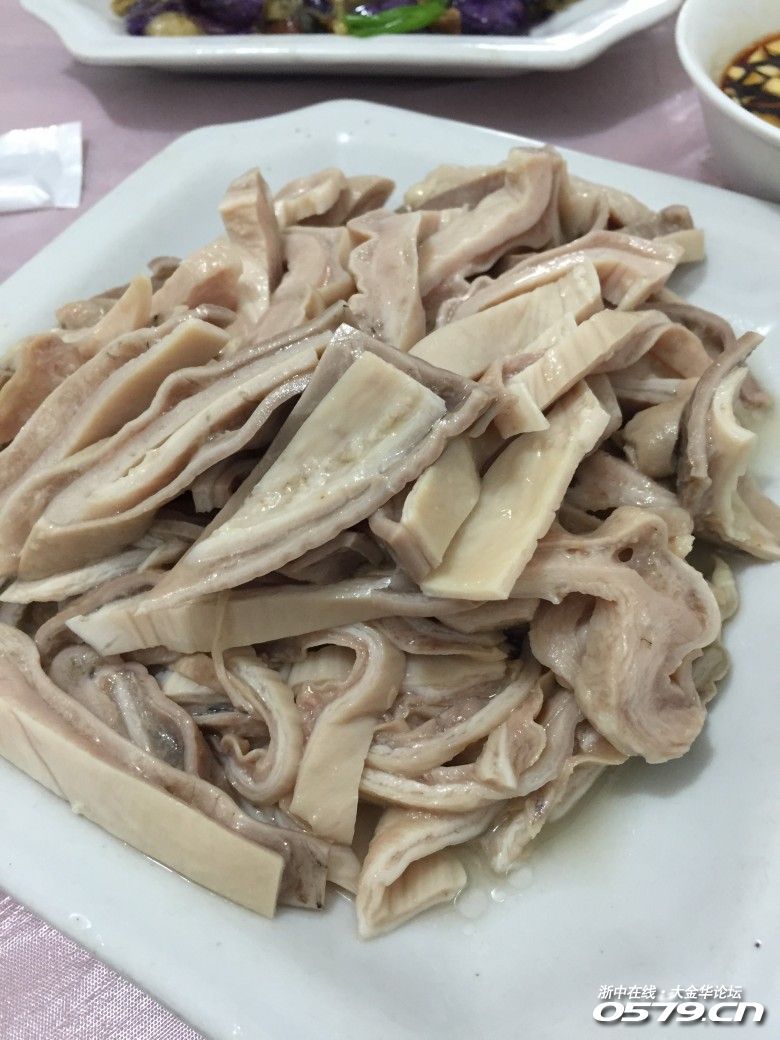 白切肚片,味道还好的,就是太"花"了,煮过头了,不够嚼劲