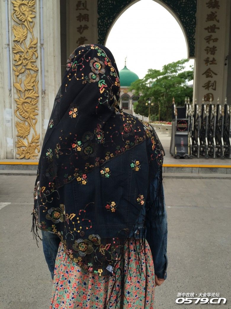穆斯林女人背影的图片图片