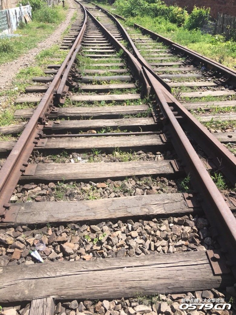 铁轨老火车站开始拆了,要拍照留念的抓紧
