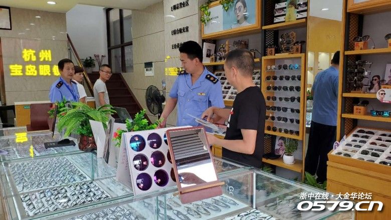 金华市场监管局突击检查眼镜店!