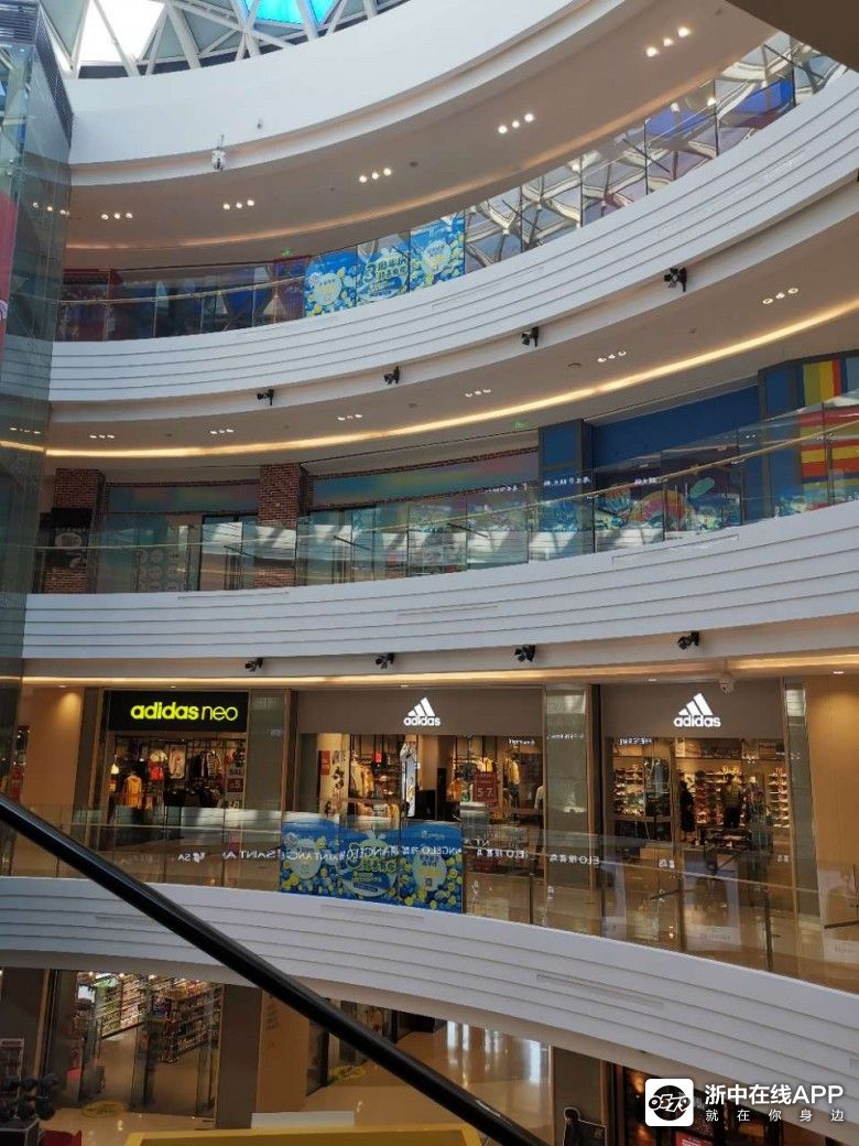 义乌佛堂镇宝龙广场现在比以前冷清