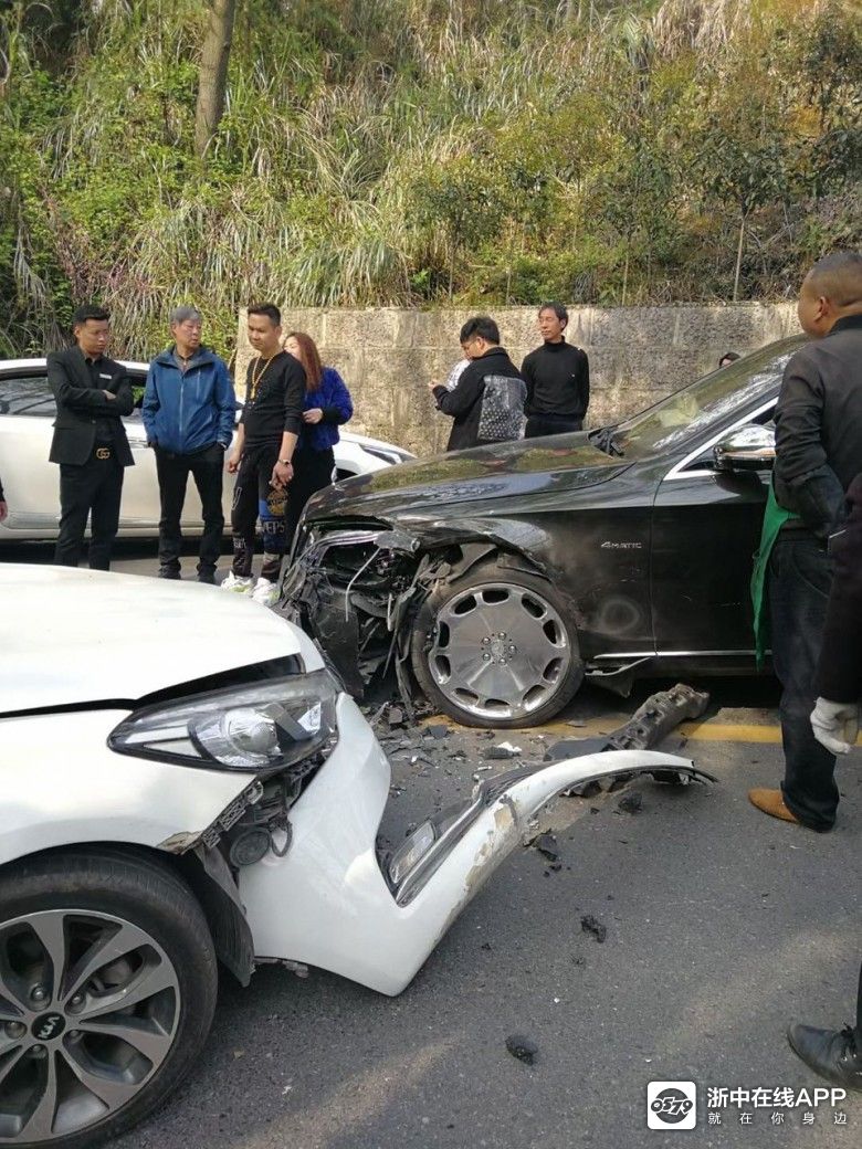 金华一辆迈巴赫出事故了,保险公司估计要哭了!