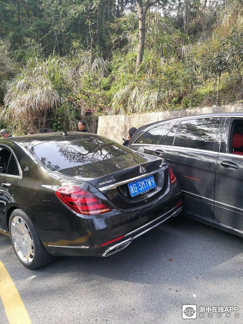 金华一辆迈巴赫出事故了,保险公司估计要哭了!