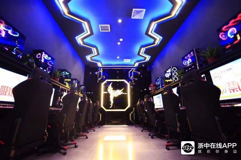 全场装修风格前卫时尚,一楼所有墙壁均为高档硅藻泥粉刷,安全卫生,除