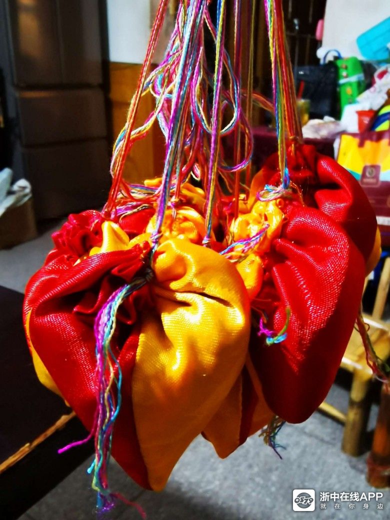 端午节习俗之一:佩戴香包