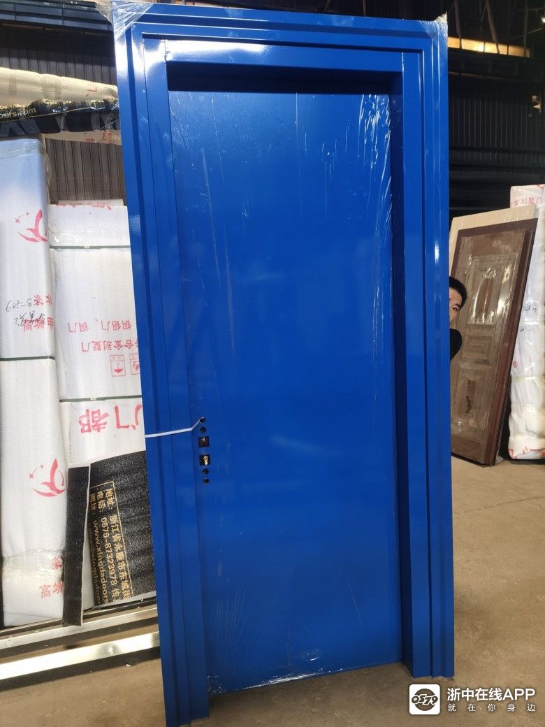 低价全新锌合金烤漆防盗门4扇