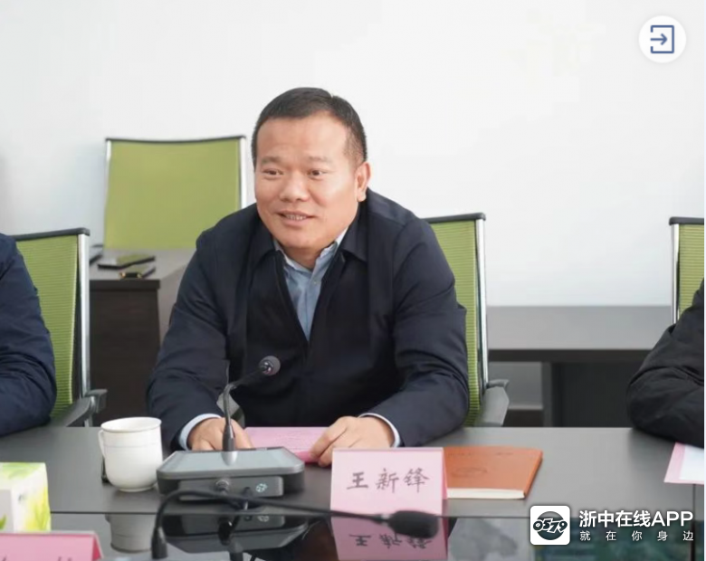 赵仲君主任代表兰溪市金兰创新城开发建设中心,王栋梁监事代表珠海